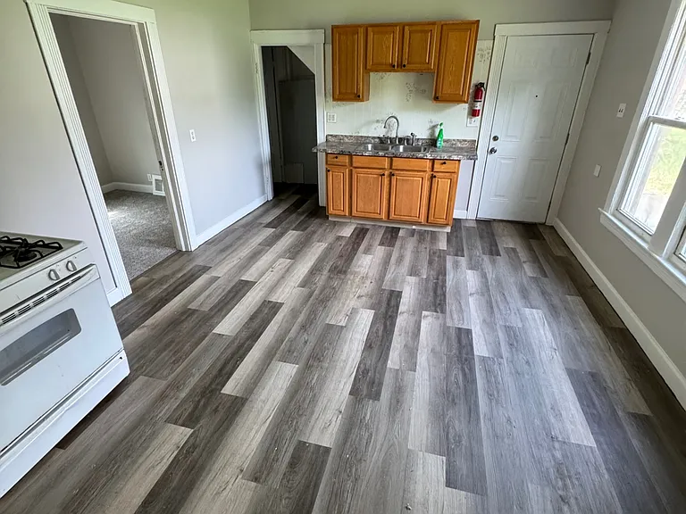 5911 Lansing Ave — Photo 2