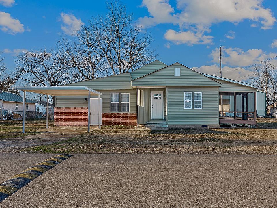 1st image of 204 Fielder St