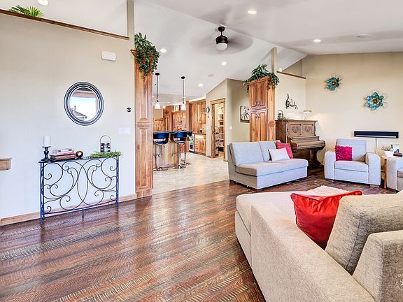 3rd image of 2025 Stuart St