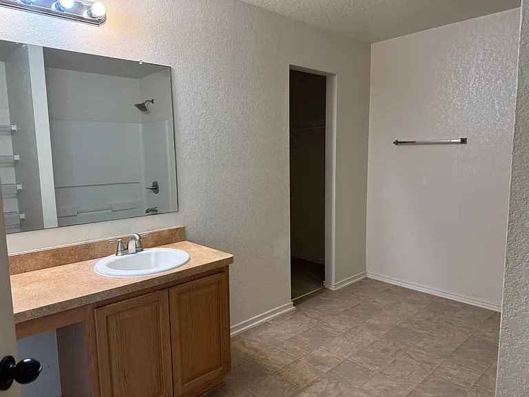 Master Bedroom Restroom