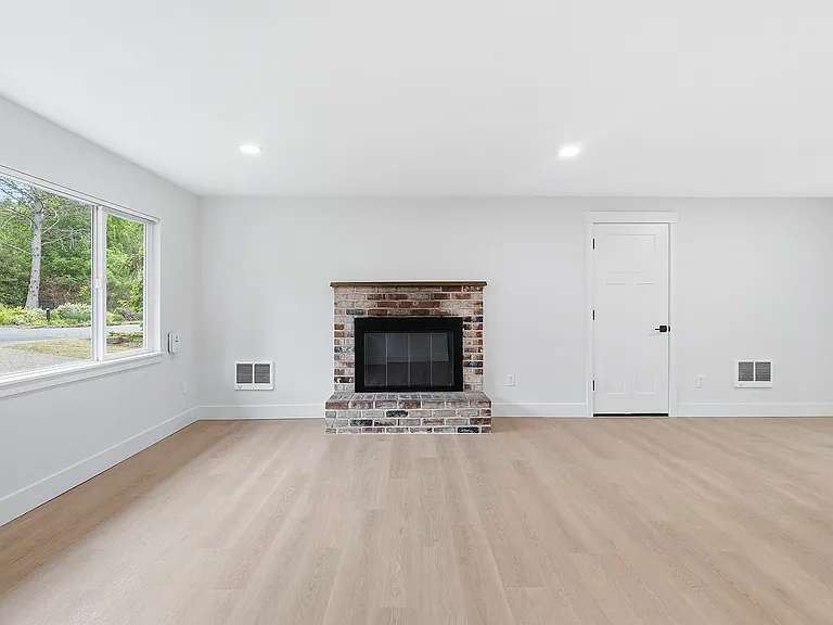 5735 SW 53rd Ave — Photo 5