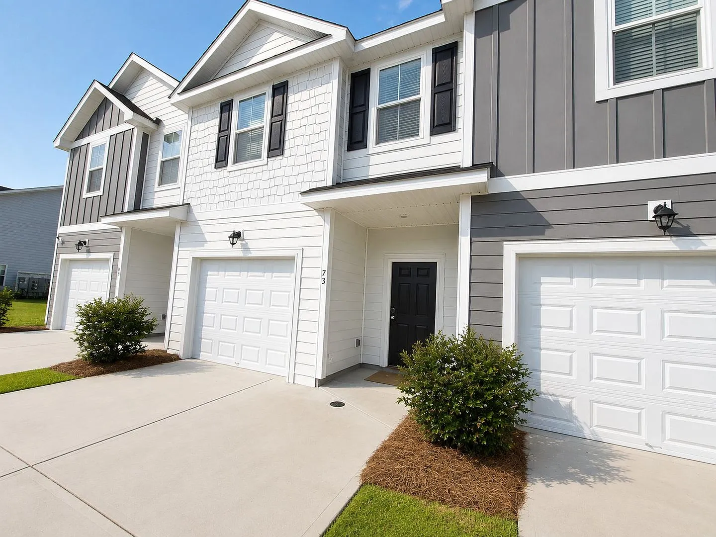 New Rental in Richmond Hill! — Photo 2