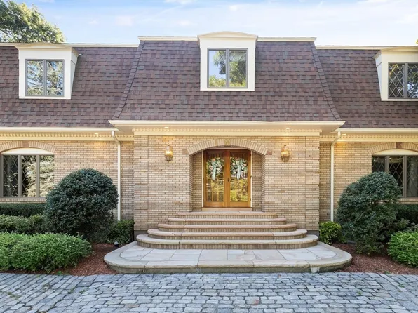 16 Durham Dr, Lynnfield, MA 01940