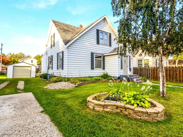 219 7th Ave NE, Aberdeen, SD 57401