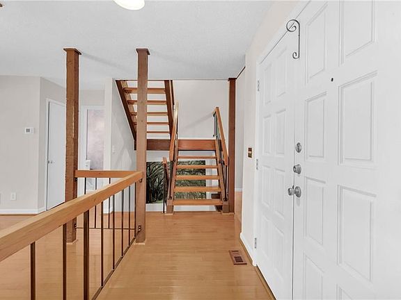 5th image of 3008 Balearic Dr SE