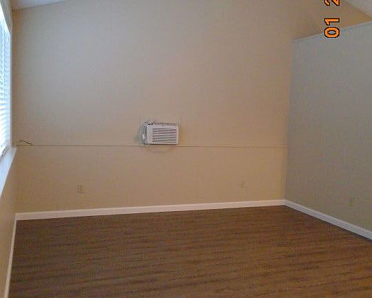 2nd image of 113 1/2 Custer Ave