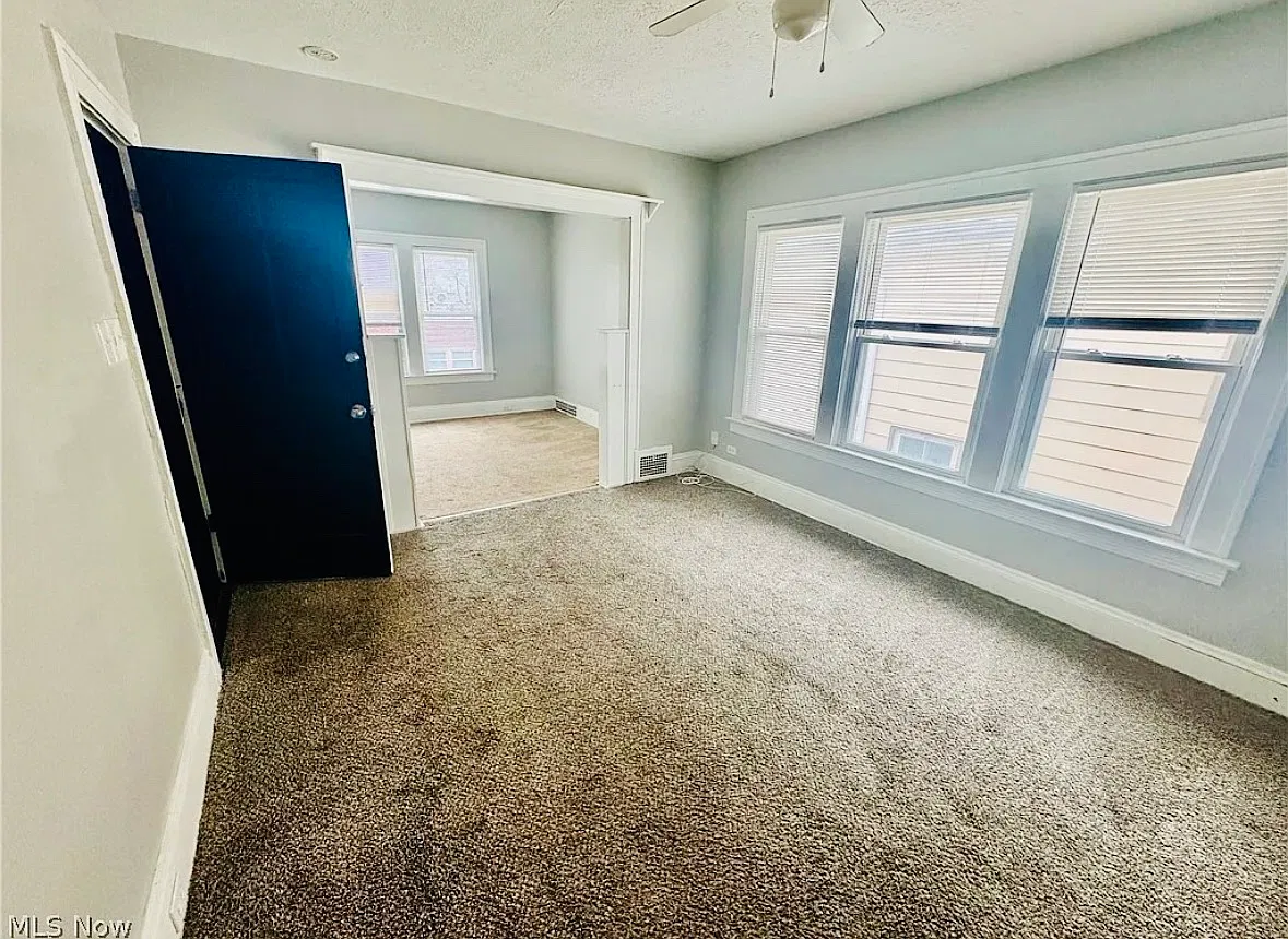 2 bed, $1,300 — Photo 4