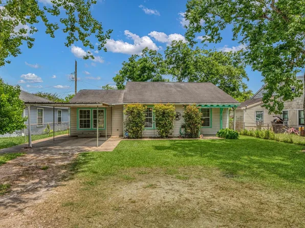 121 5th St, Brazoria, TX 77422