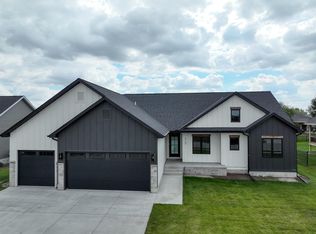 5109 Meadow Ridge Pl, Columbus, NE 68601