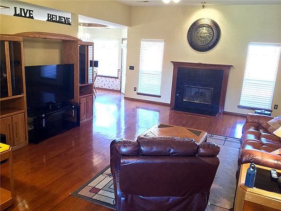 2nd image of 629 SW 153rd St
