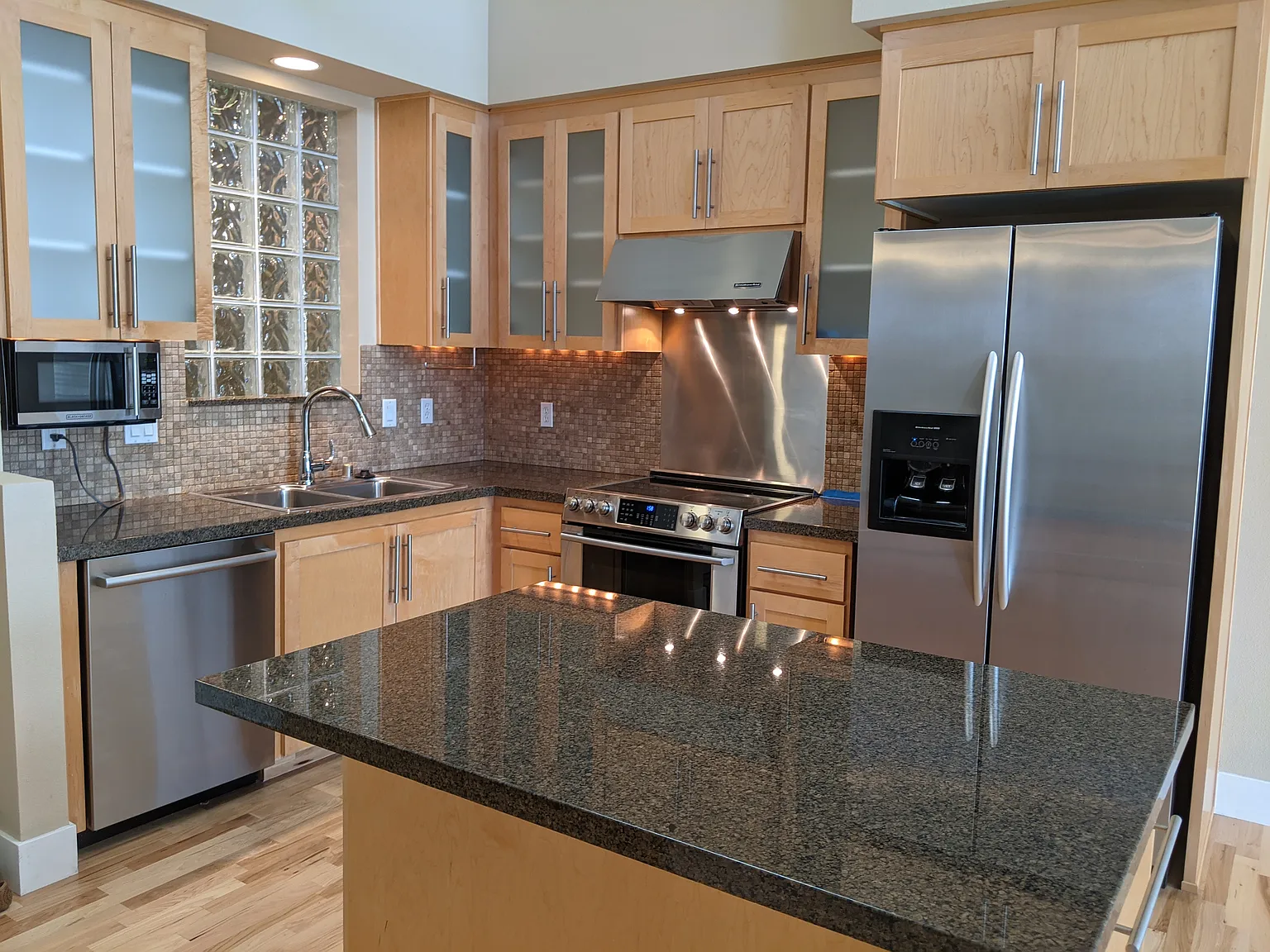 2 bed, 1399 sqft, $3,995 — Photo 2