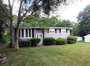 9 Town Farm Rd, Ledyard, CT 06339