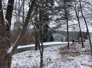 311 Fawnwood Dr, Milford, NJ 08848