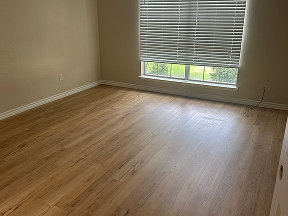 3rd image of 1506 Springwood Dr