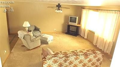 3rd image of 476 Whitman Blvd
