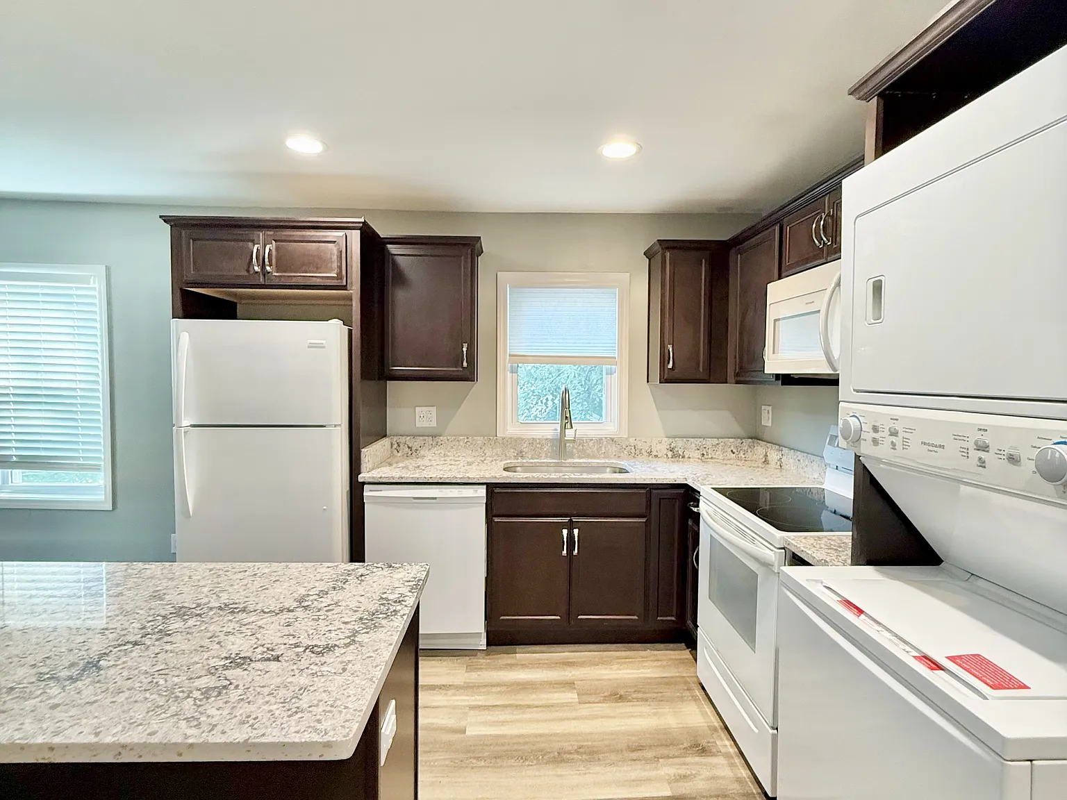 222 W Broadway Ave — Photo 3