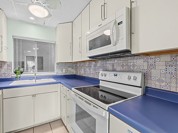 2nd image of 316 Cherry St #100