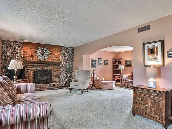 2nd image of 2722 Woodgrove Dr