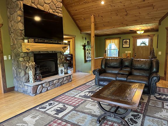 4th image of 375 Autumn Ridge Ln
