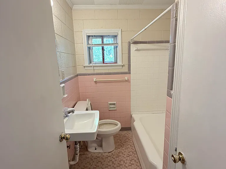 922 W Chatham St #B — Photo 8