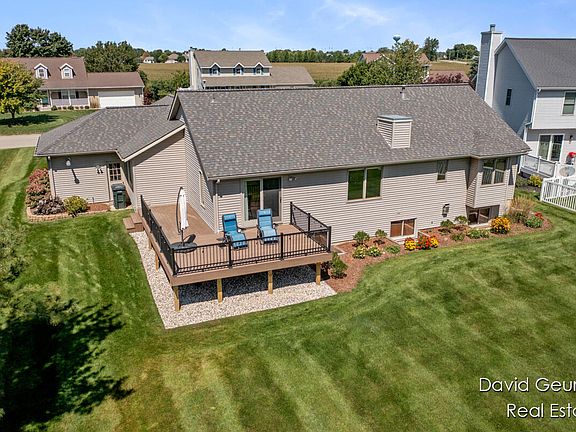 3rd image of 10446 Hunters Creek Dr