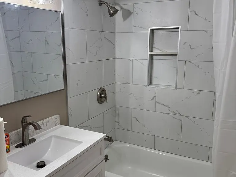 405 S Kroeger St — Photo 3