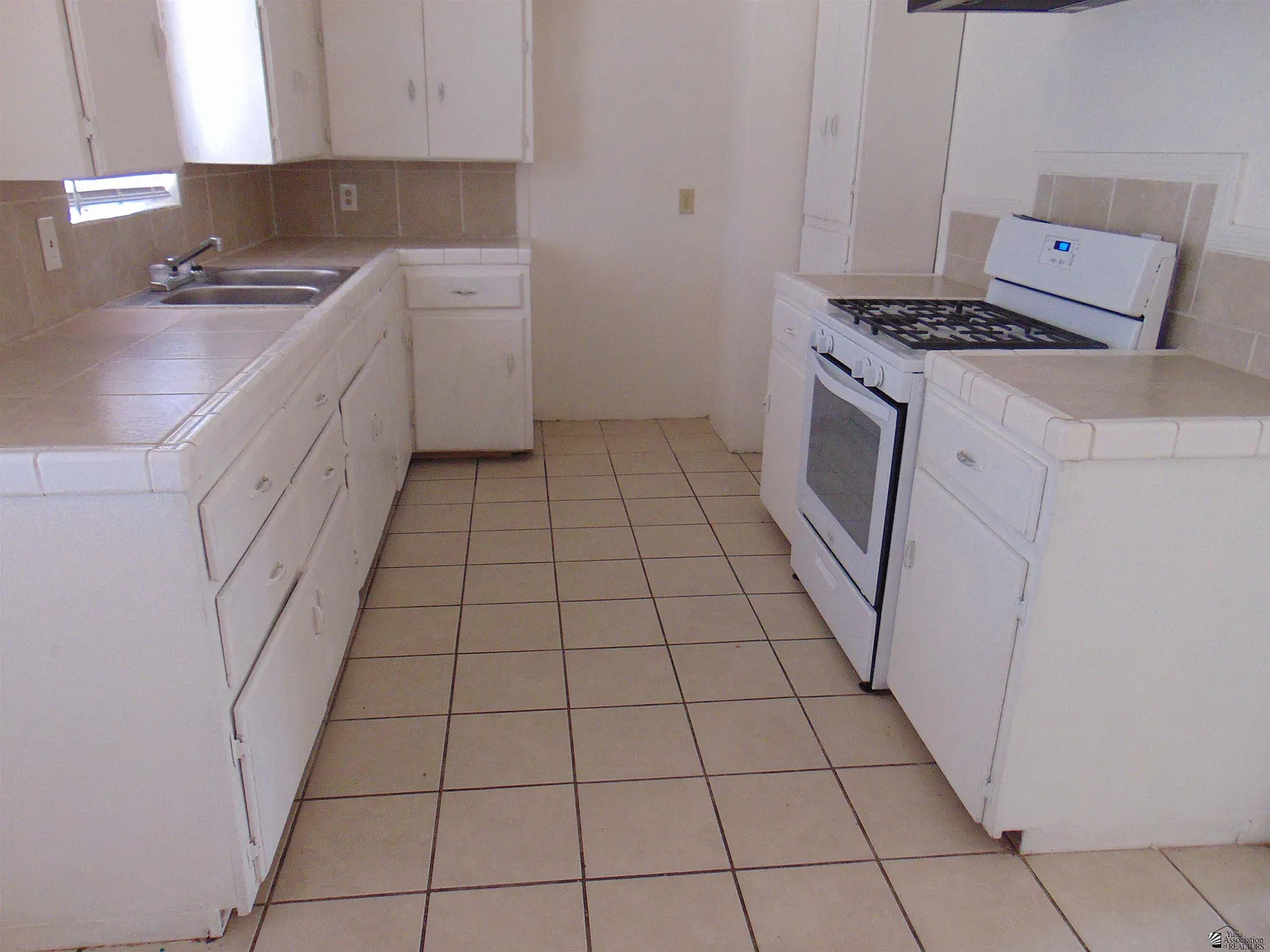 4 bed, 2.0 bath, 1300 sqft, $1,500 — Photo 4