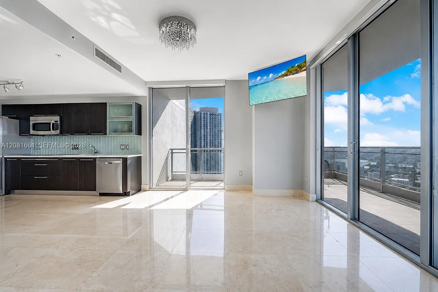 Ivy Condo — Photo 1
