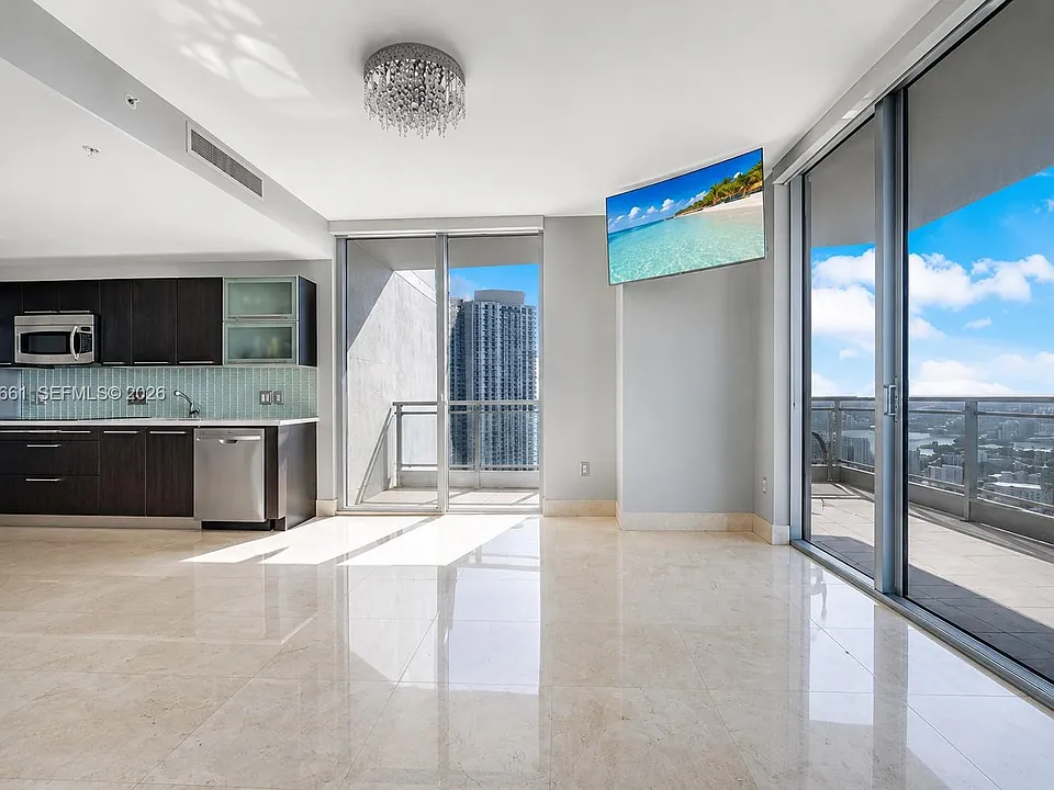 90 SW 3rd St #3110