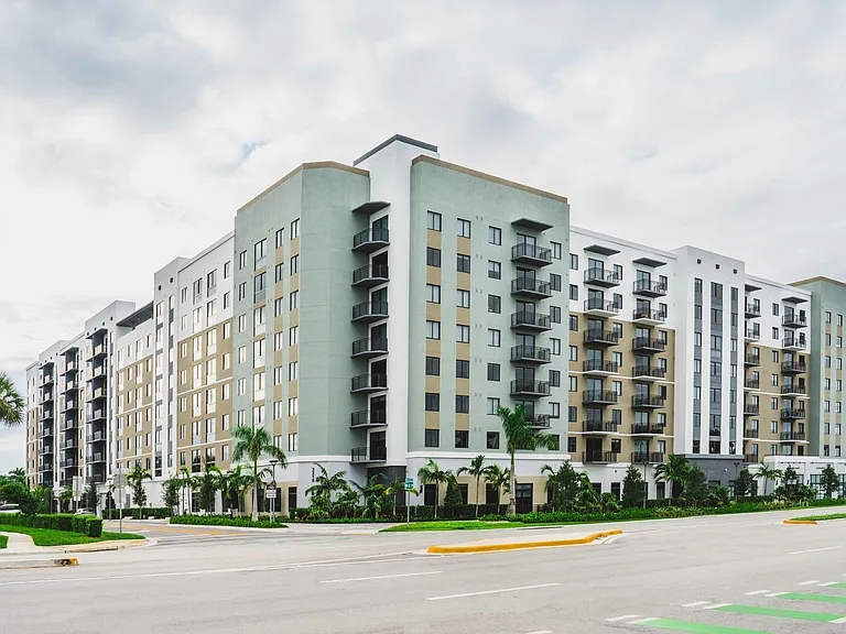 Whole building view of Modera Coral Springs Apartments.