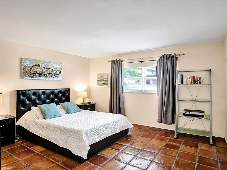 1212 SE 2nd Ct #201 — Photo 22