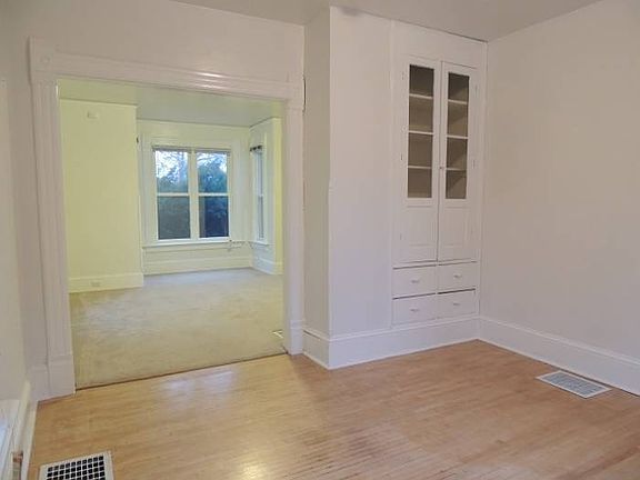 5th image of 329 Cottonwood Ave
