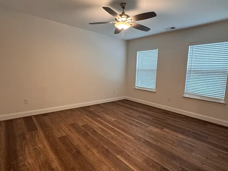 407 Albus Dr — Photo 17