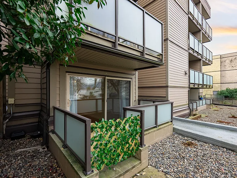 1864 Frances St #101 — Photo 2