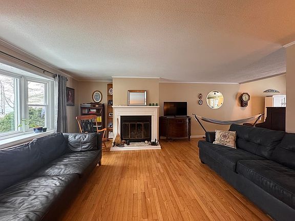 3rd image of 43 Base Hill Road