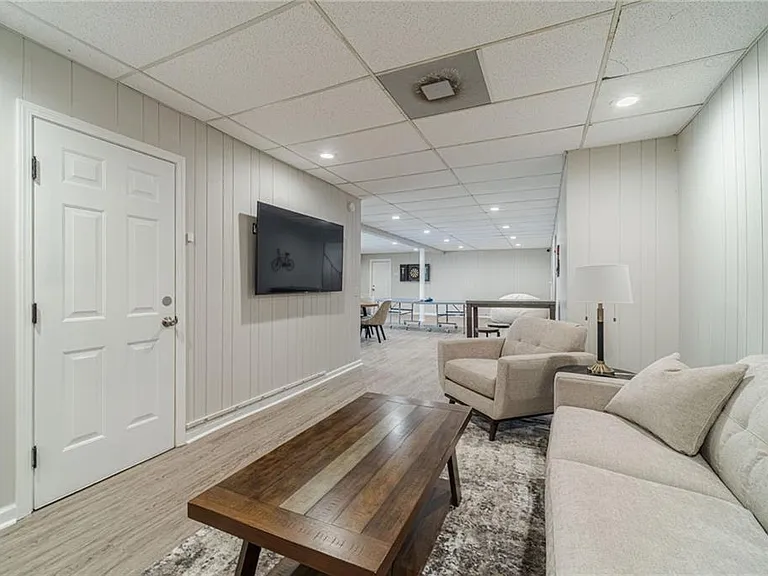 691 Harbor Cv — Photo 48