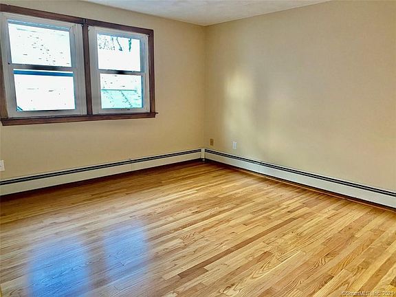 3rd image of 72 Hutchinson St #W3