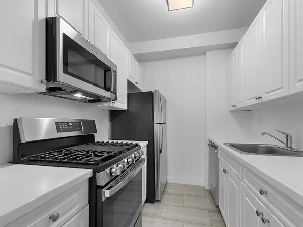 136 East 55th Street image 4 of 7