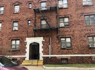 37 Clinton Ave APT 1, Rockville Centre, NY 11570