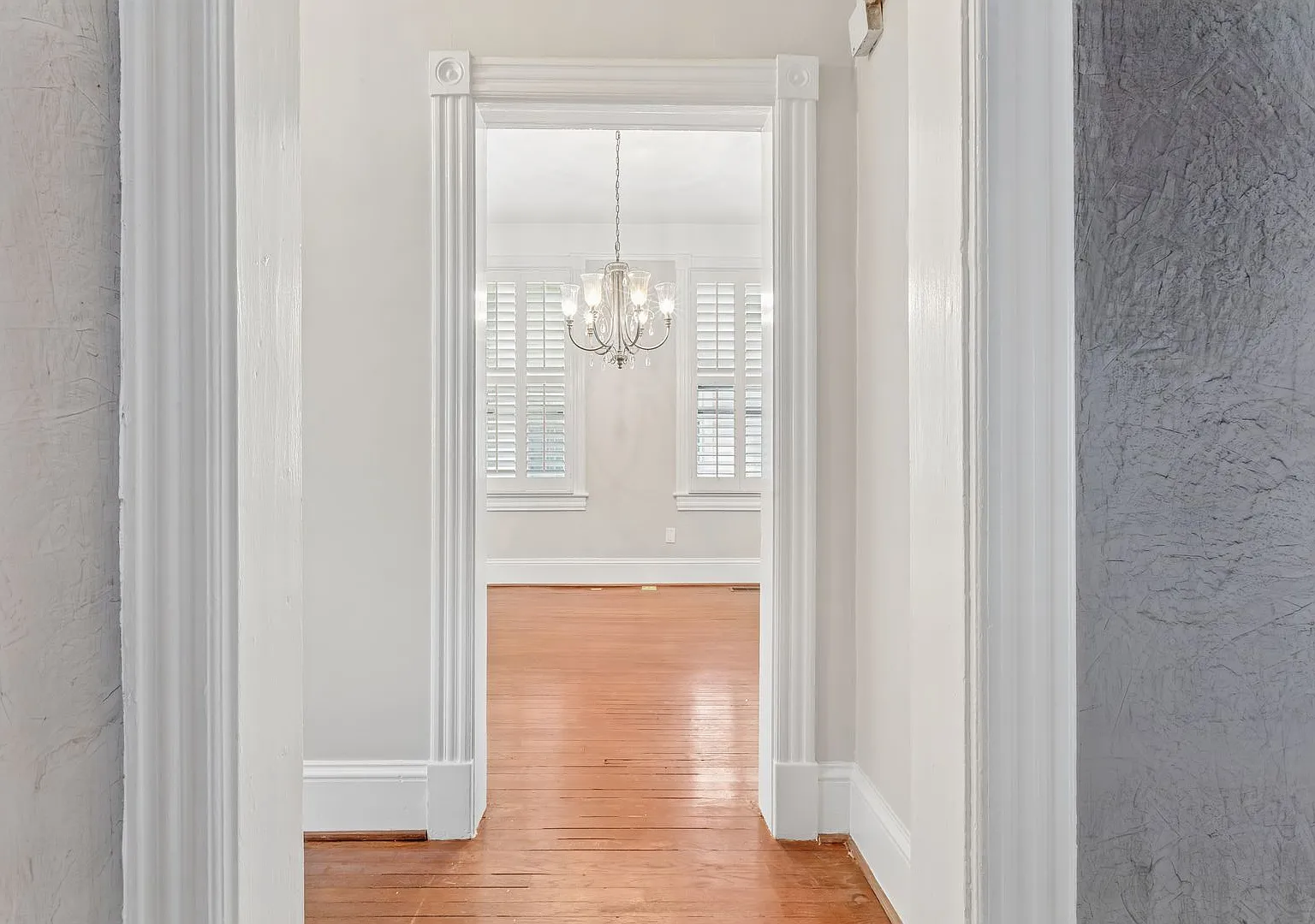 Olde Towne Move In Ready First Floor Unit !! — Photo 4