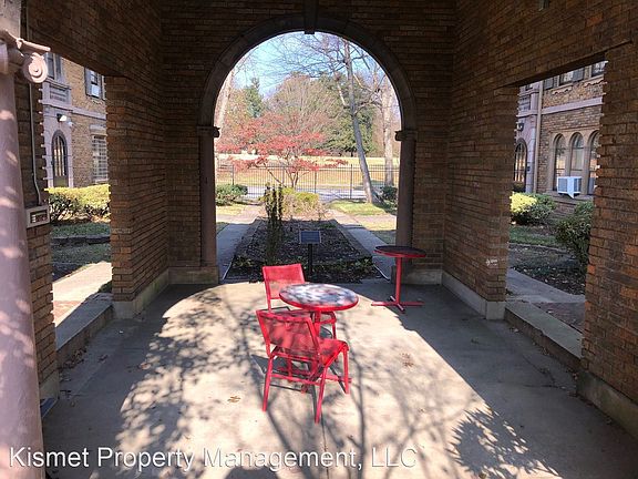 3rd image of 1973 Poplar Ave #17