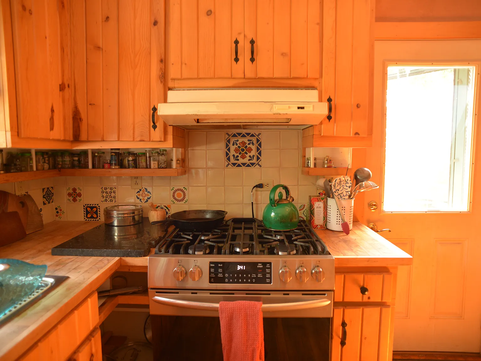 6 bed, 2876 sqft, $3,500 — Photo 4