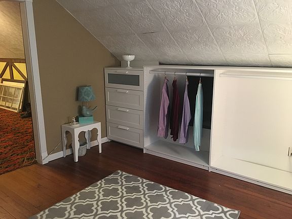 Walk-in closet