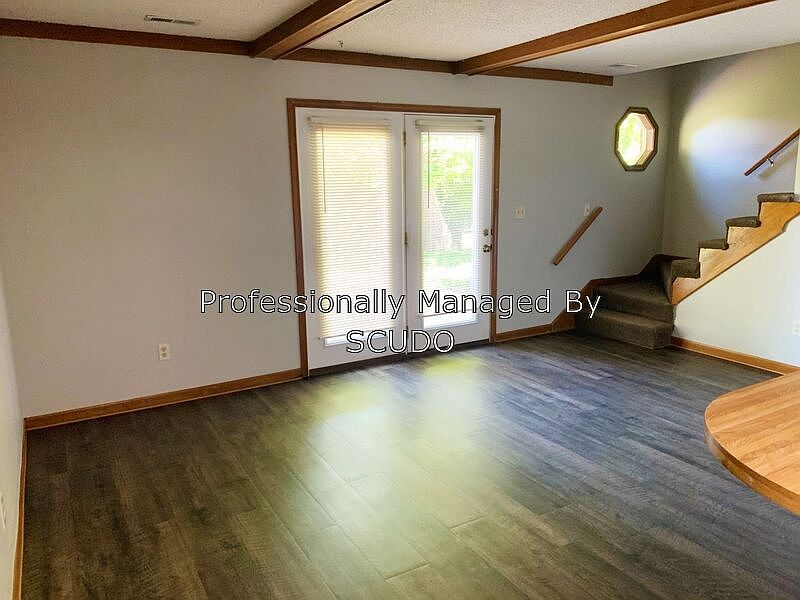 1st image of 713 NE Ball Dr APT B