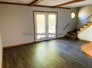 713 NE Ball Dr APT B, Lees Summit, MO 64086