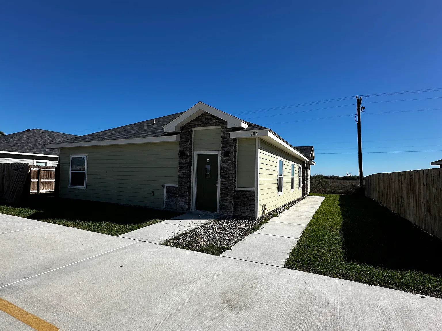 2116 E Valley Cir — Photo 1