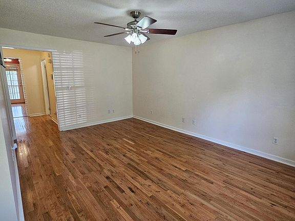 4th image of 20 Tulip Grove Cir APT 1