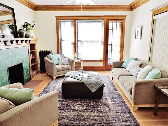 3rd image of 5518 S Cornell Ave APT 1W