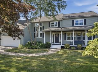 11 Skye Line Dr, Sutton, MA 01590