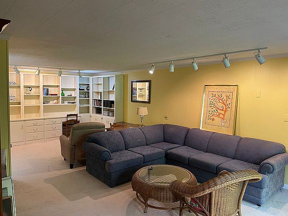 400 SF Office/Den Space